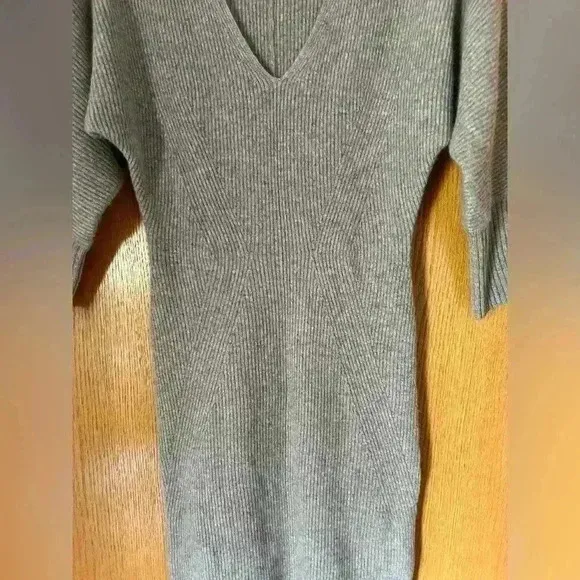 White   Warren - Cashmere Ribbed V Neck Dress in Stonewood Heather S