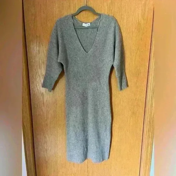 White   Warren - Cashmere Ribbed V Neck Dress in Stonewood Heather S