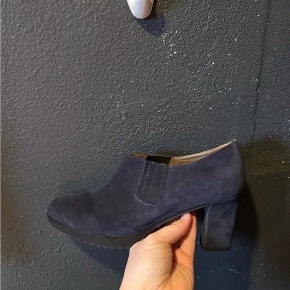 Women’s Anyi Lu Dark Blue Suede Heeled Booties Size 40/9