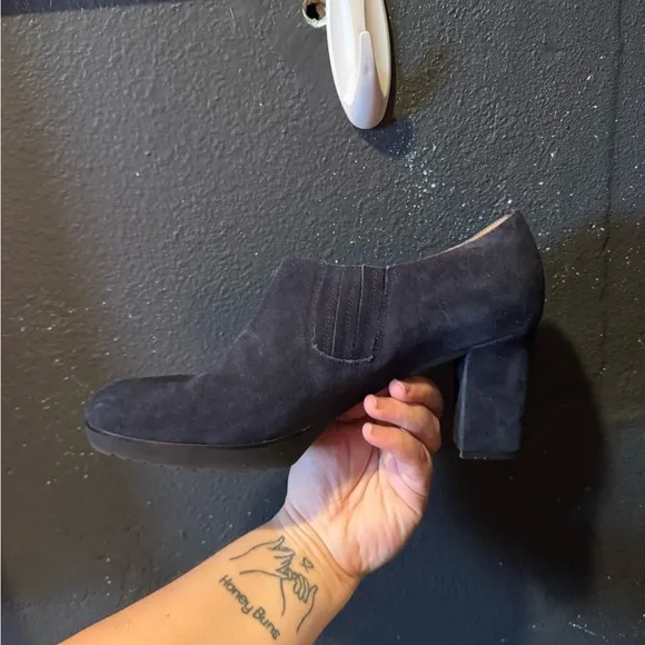 Women’s Anyi Lu Dark Blue Suede Heeled Booties Size 40/9