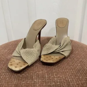 Women’s Authentic GUCCI 1990s Kitten Heels Boho Size 37c Size US 7 RARE