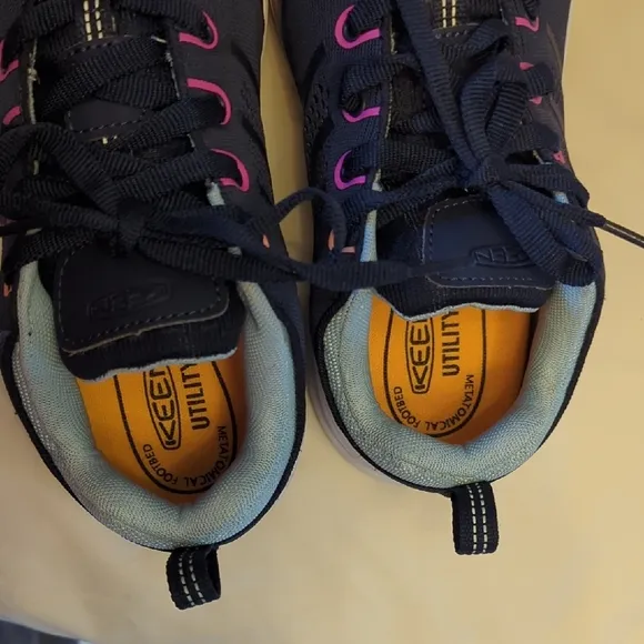 women's Keen UTILITY Navy &amp; Pink🩷💙 Shoe size 7 WIDE   📢LIKE NEW!!!!!!📢