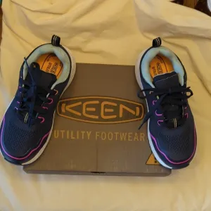 women's Keen UTILITY Navy &amp; Pink🩷💙 Shoe size 7 WIDE   📢LIKE NEW!!!!!!📢