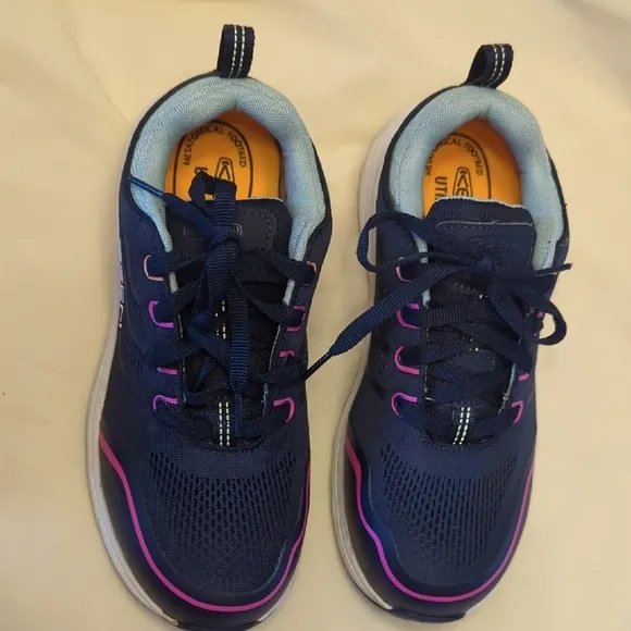 women's Keen UTILITY Navy &amp; Pink🩷💙 Shoe size 7 WIDE   📢LIKE NEW!!!!!!📢