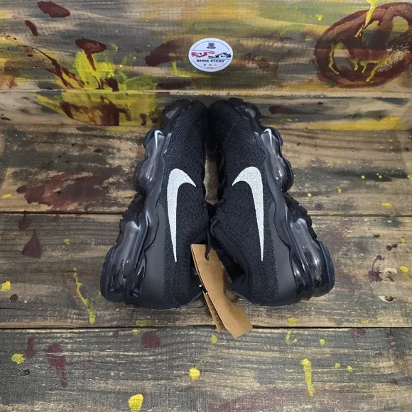 Women's Nike VaporMax 2023 Flyknit‎ Black Sail Running Shoe Size 8.5, 7,10 new