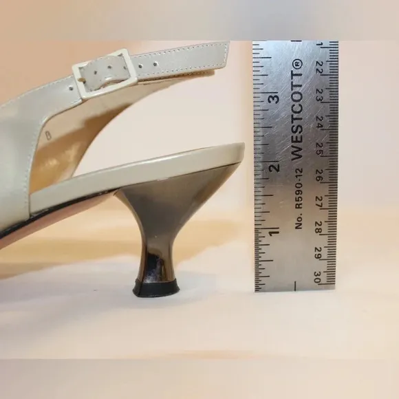 Women’s Salvatore Ferragamo Square Toe Sling Back Sandal Kitten Heels 5 1/2