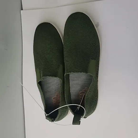 Woolloomooloo Suffolk Unisex Merino Wool Slip-On - Comfort and Support