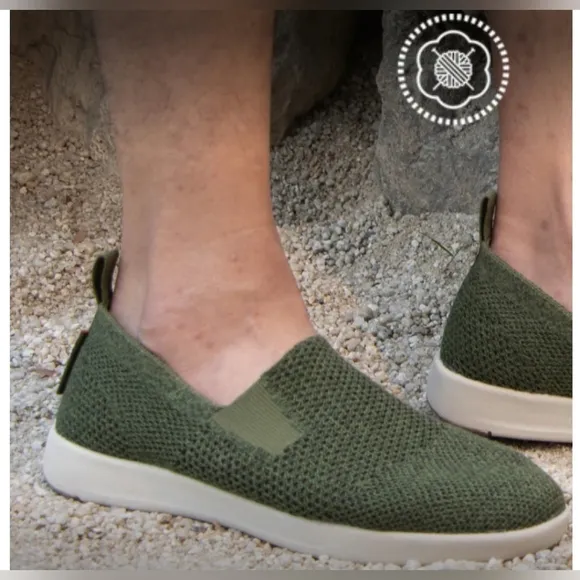 Woolloomooloo Suffolk Unisex Merino Wool Slip-On - Comfort and Support