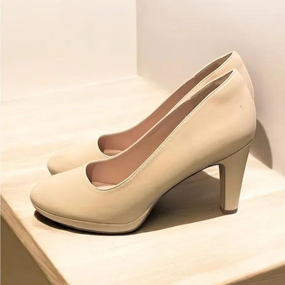 Wuorwu Women’s Nude Nubuck Slip-On Mid Kitten Heels Size 11.