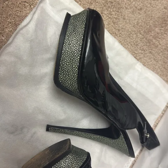 YVES SAINT LAURENT Patent Leather Slingback Pumps Size: IT 39