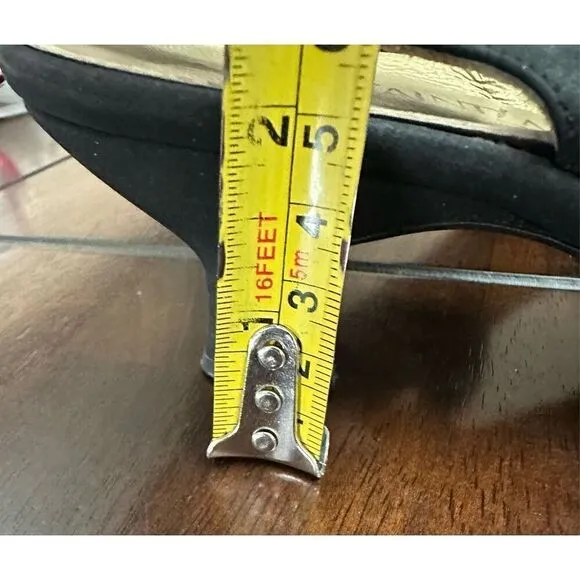 Yves Saint Laurent   Size 71/2