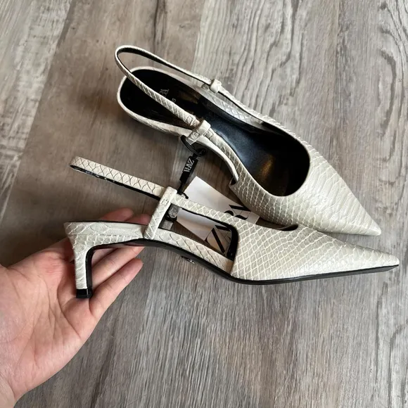 ZARA WHITE LEATHER KITTEN HEELS. Brand new with tag.