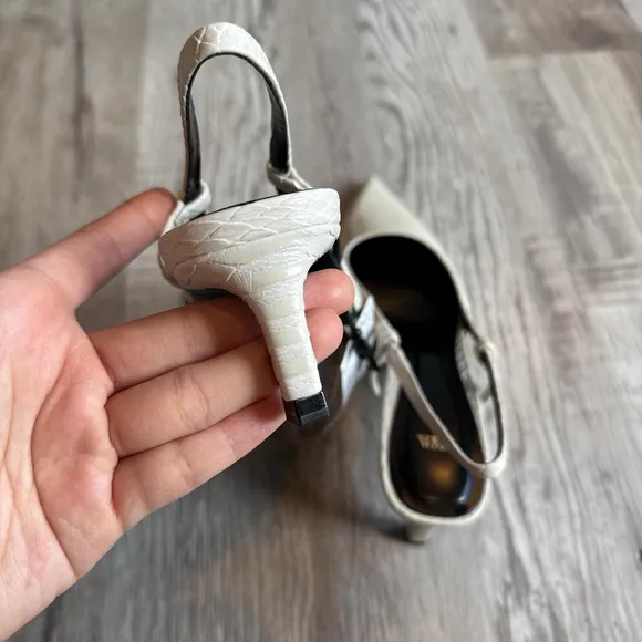 ZARA WHITE LEATHER KITTEN HEELS. Brand new with tag.