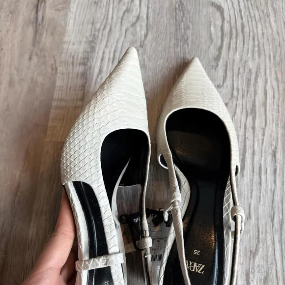 ZARA WHITE LEATHER KITTEN HEELS. Brand new with tag.