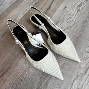 ZARA WHITE LEATHER KITTEN HEELS. Brand new with tag.