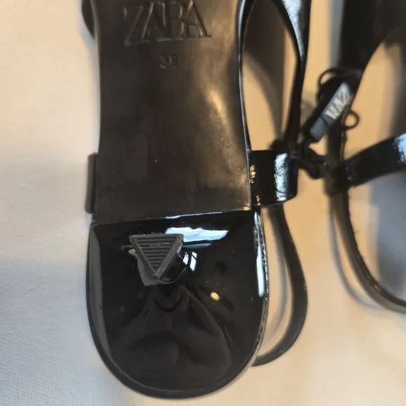 Zara Women's Slingback Patent Leather  Kitten Heels Size 38